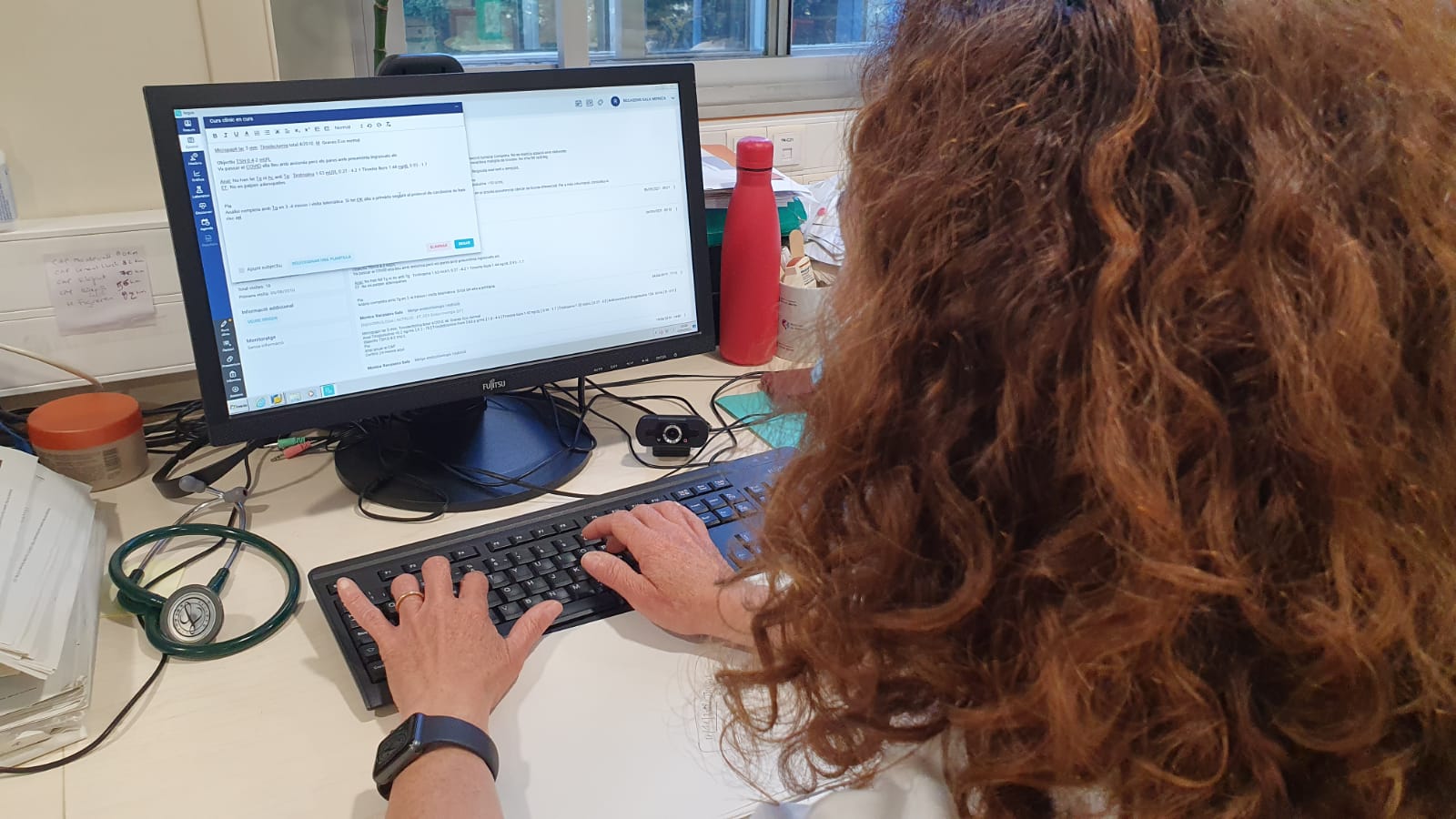 sessió de formació de la nova estació clínica de treball per a la gestió de la historia clínica informatitzada