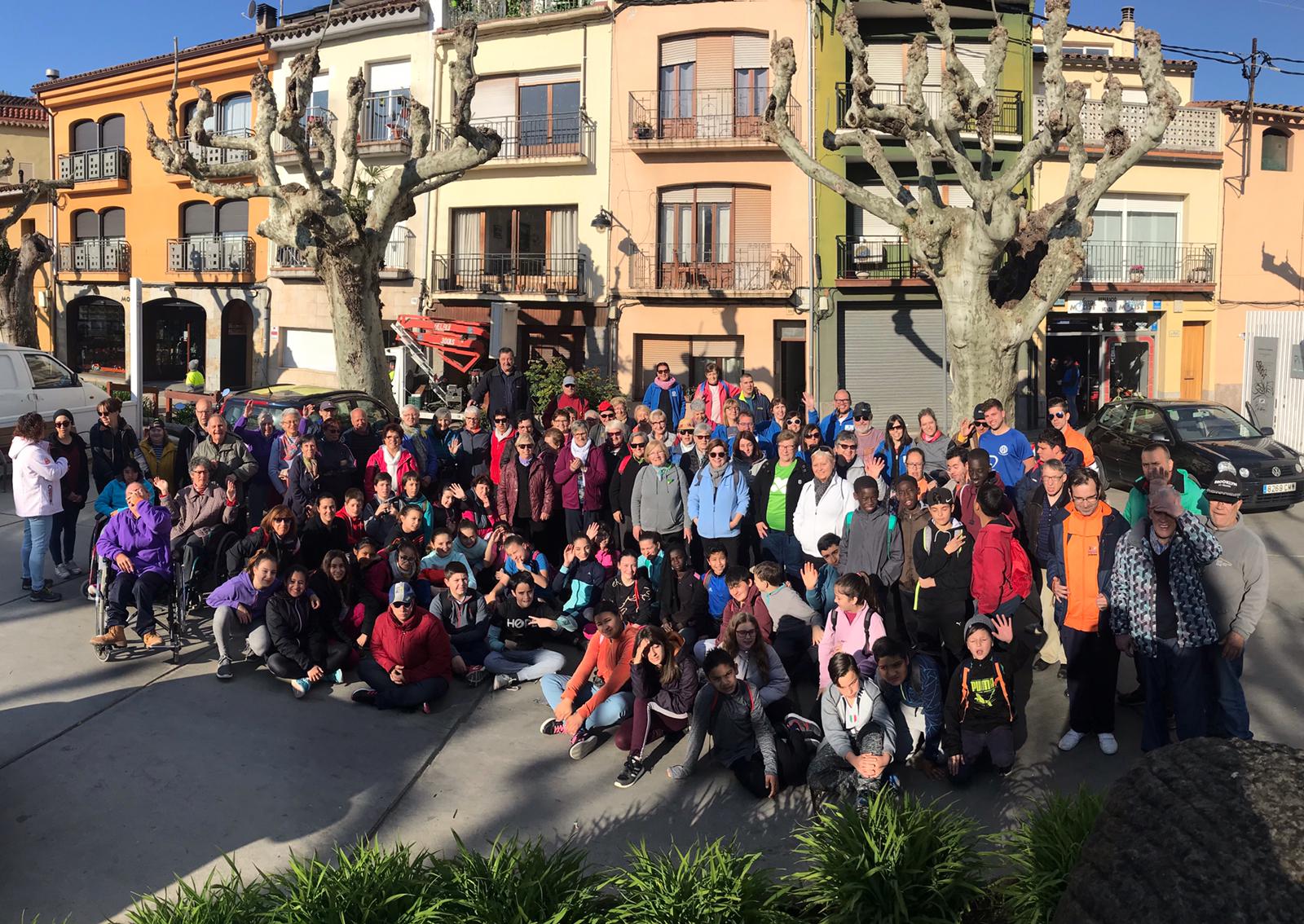 Foto en grup durant el Dia Mundial de l'Activitat Física